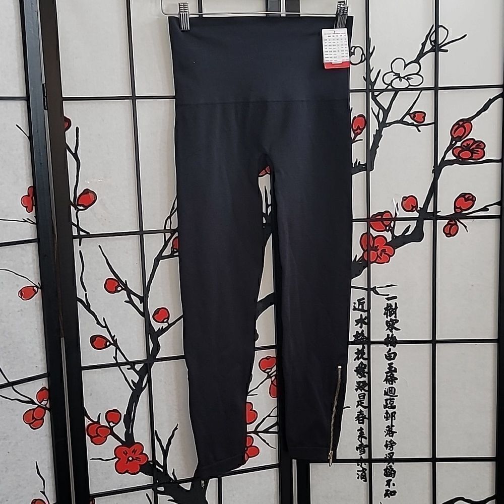 Spanx Look At Me Now Seamless Side Zip Leggings. - Picture 2 of 10